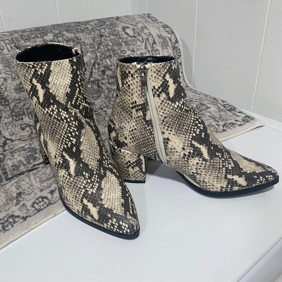 Steve Madden DAFNII Snakeskin Pointy Booties Size 7 - Picture 4 of 7